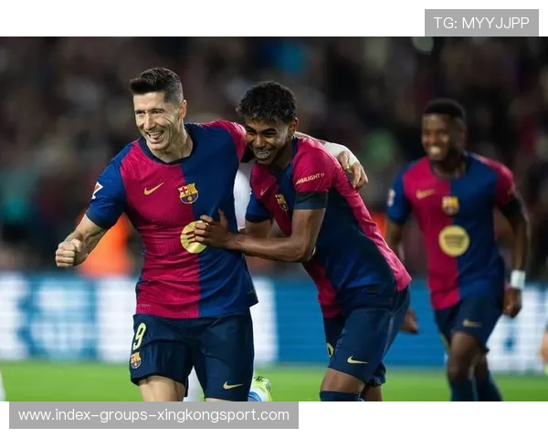 莱万凌空抽射挂网，诺坎普再度爆响掌声