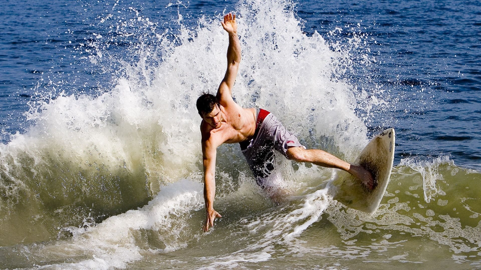 2026年世界武术锦标赛散打男子决赛 中国选手KO夺金